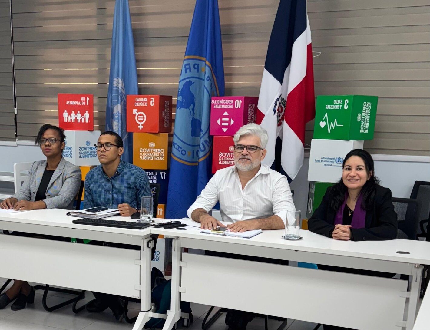 Ponentes en el inicio del curso de fortalecimiento de la capacidad del personal en respuesta a la violencia