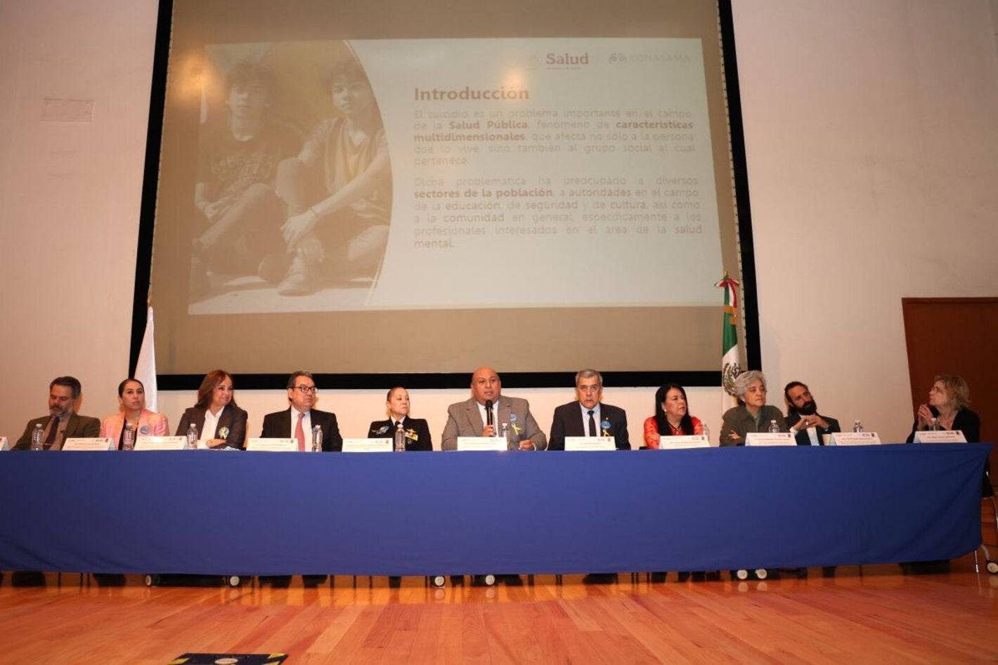 Autoridades de salud durante el lazamiento de la Campaña Nacional de Prevención del Suicidio "Dale color a tu vida"