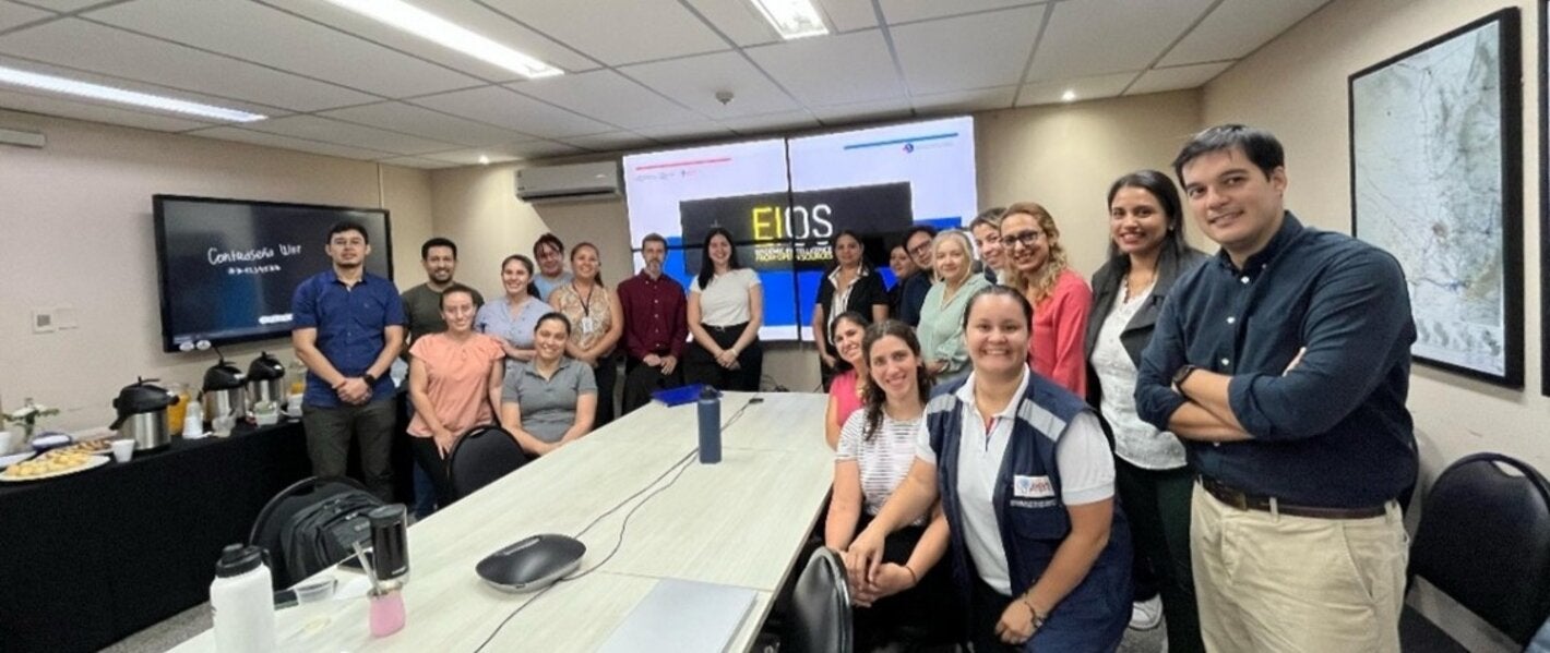 Participantes de taller posando a la cámara