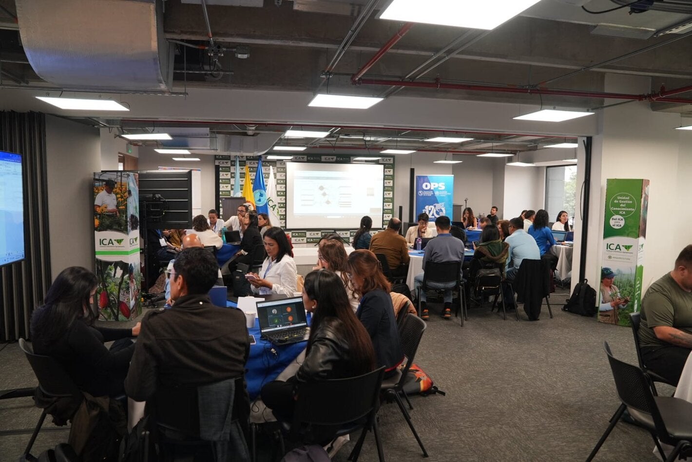 Colombia fortalece su preparación ante la influenza aviar con el taller EVIR