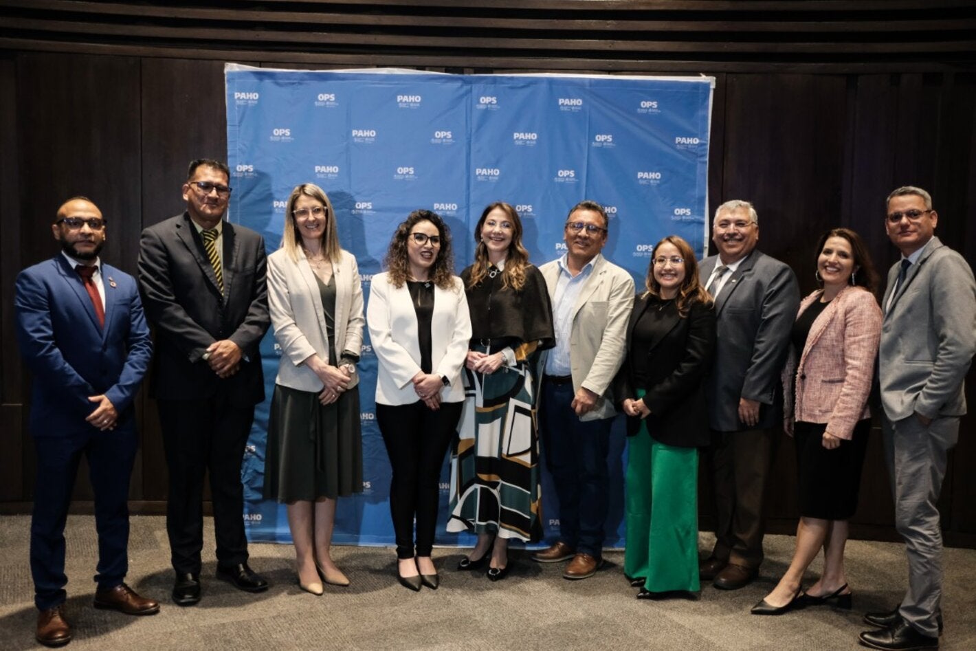 Equipo OPS y Ministra de Salud y Deportes