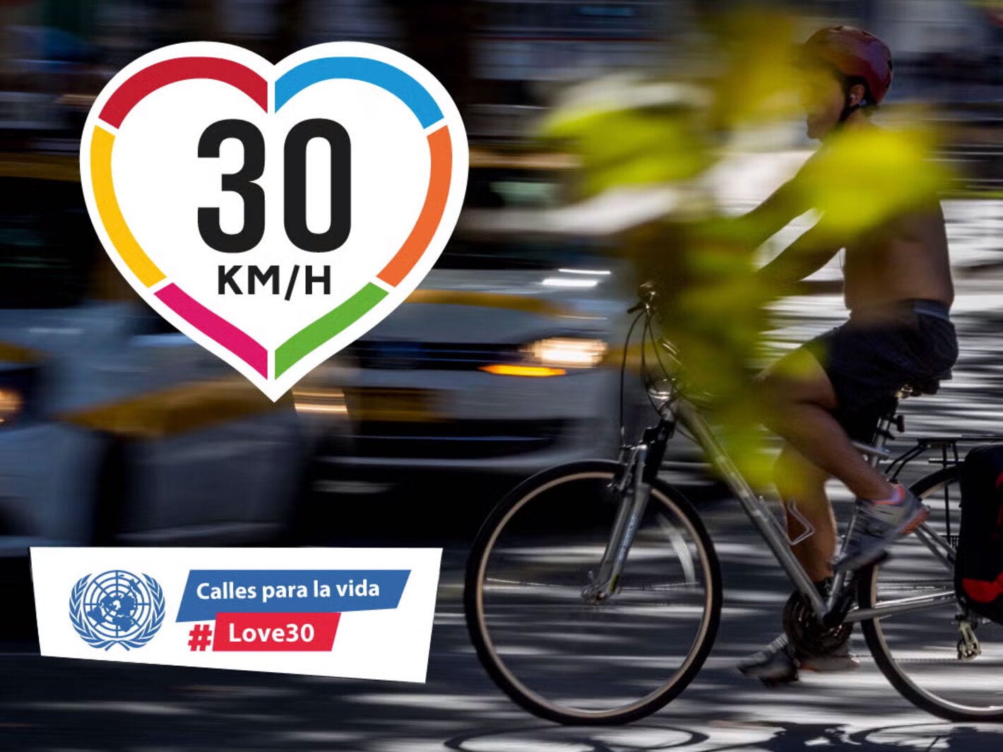 Ciclista en via demarcada para bicicletas