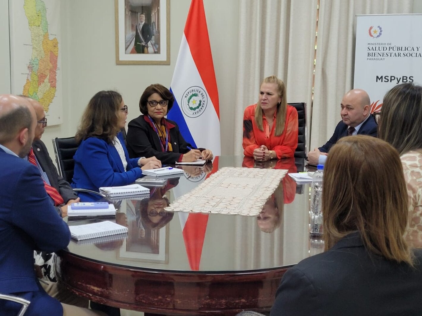 Reunión de la Ministra de Salud de Paraguay con la Misión de OPS/OMS para fortalecer la respuesta nacional al VIH