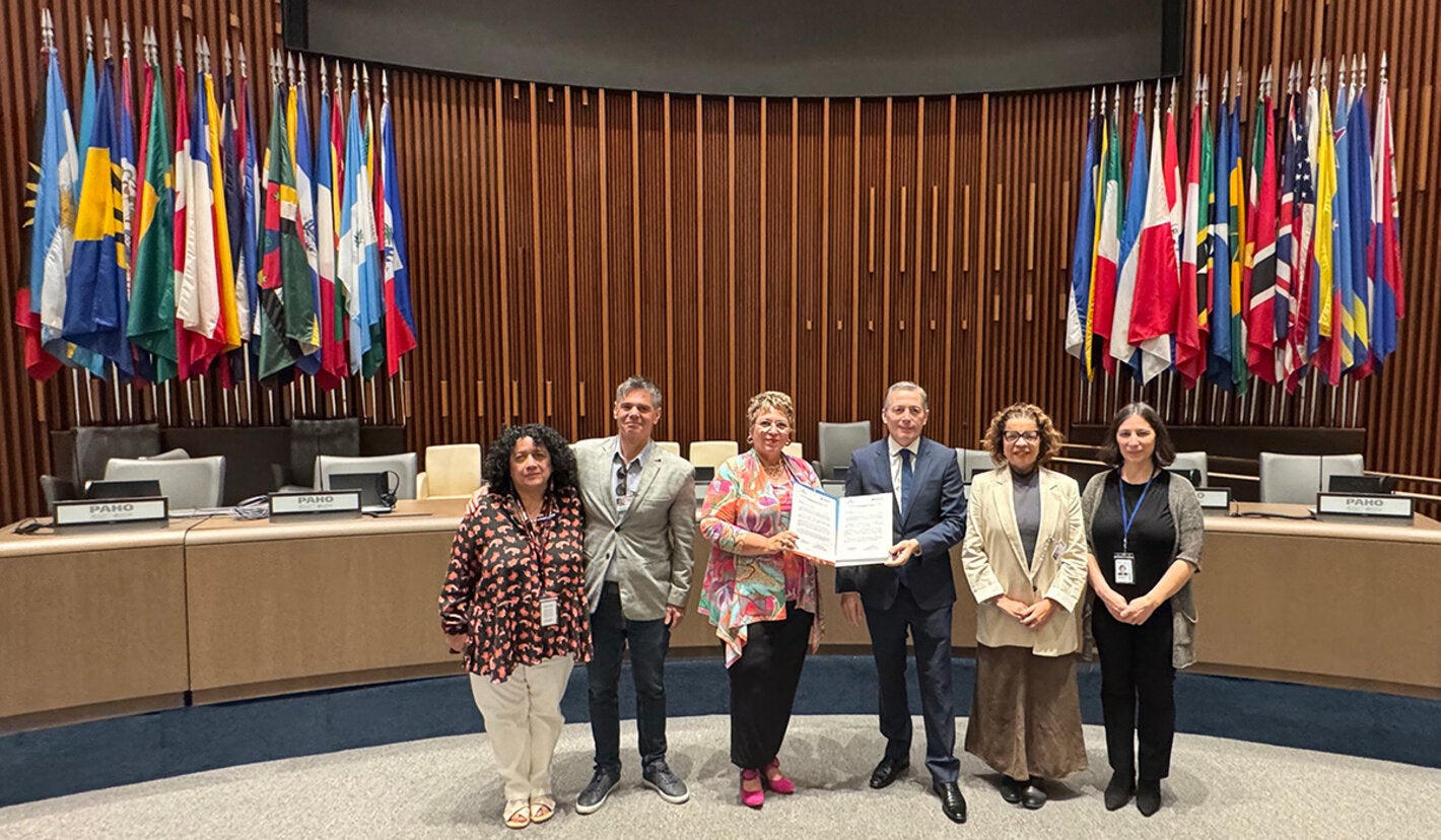 Foto de la firma de adhesión