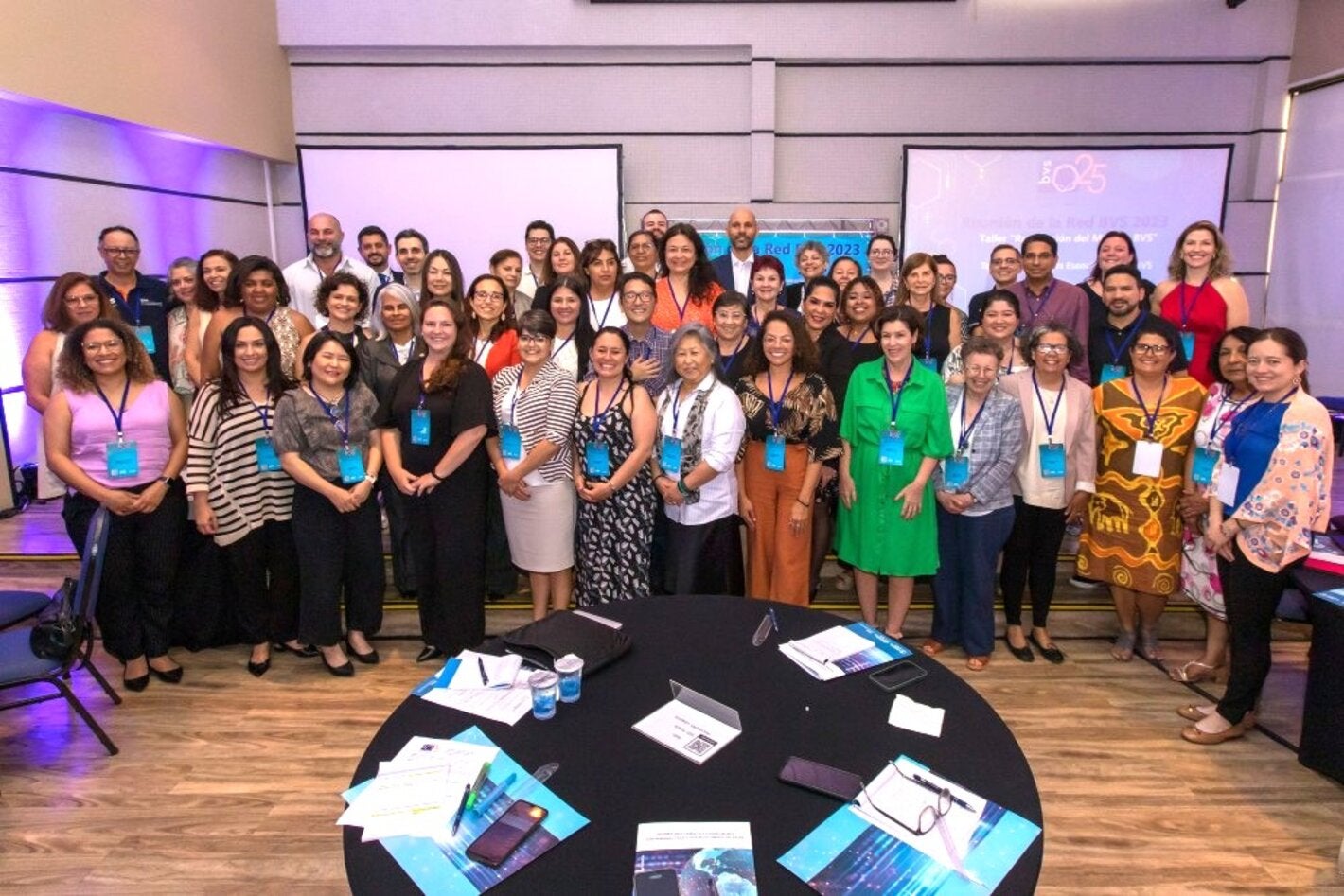 Equipe da BIREME com integrantes da Rede BVS da América Latina e Caribe, reunidos em São Paulo (Brasil), em novembro de 2023.