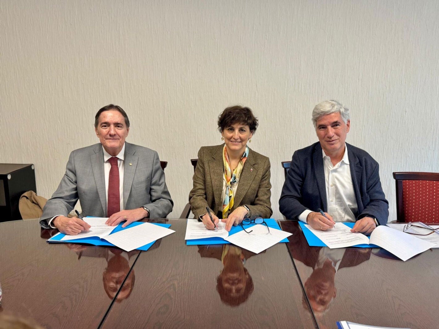 PAHO Director, Jarbas Barbosa, Ministry of Health of Chile, Ximena Aguilera, and Global Director for Health Nutrition at the World Bank, Juan Pablo Uribe.