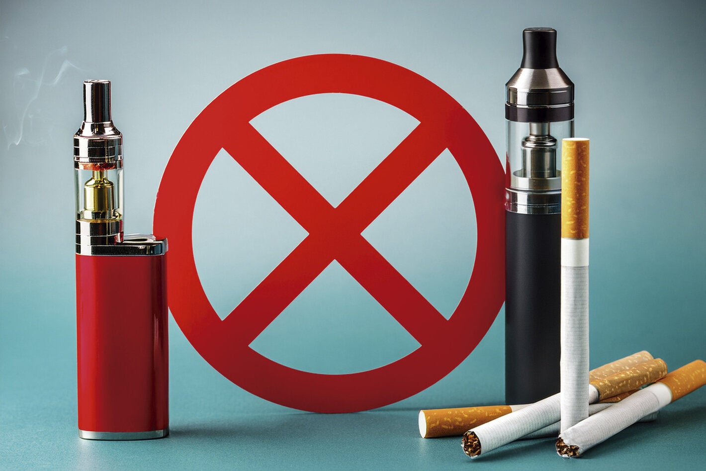 cigarrillos, vapes y signo de prohibición
