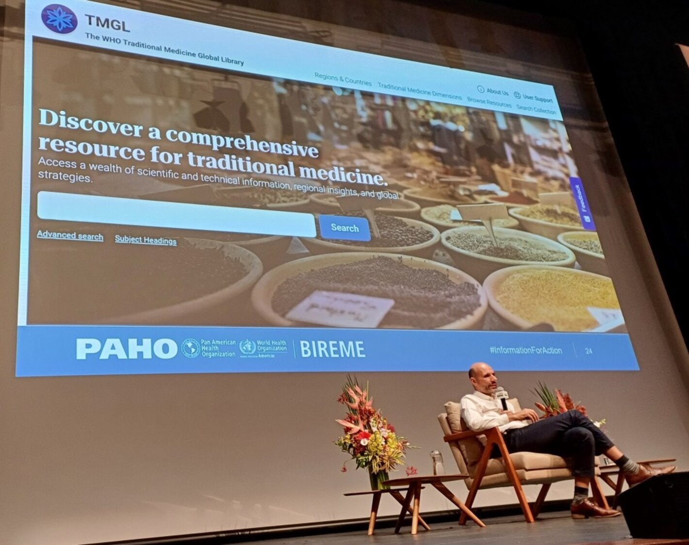 João Paulo Souza, Director of BIREME/PAHO/WHO, presents the WHO Traditional Medicine Global Library (TMGL) at the “Saberes do Cuidado” seminar, part of the Sesc Inspira program, in São Paulo, April 2024.