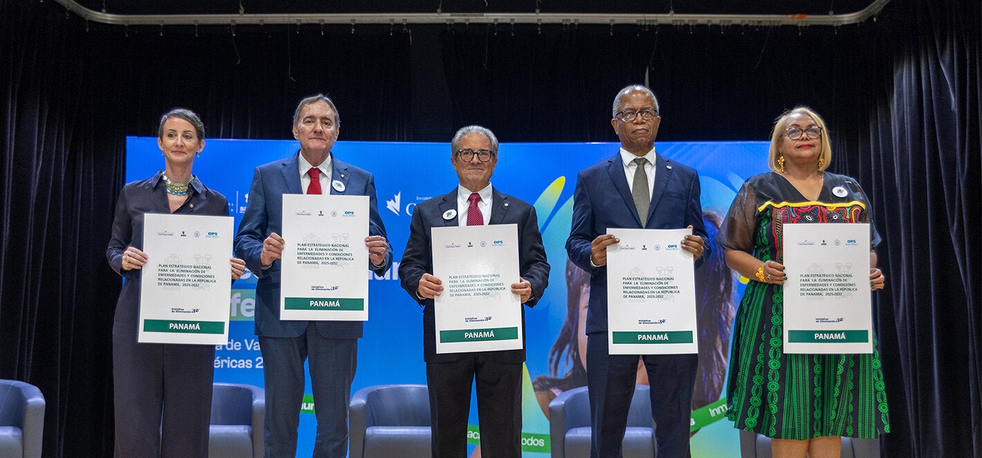Fotografía de autoridades presentes en el lanzamiento del plan estratégico 2025-2032 para la eliminación de 17 enfermedades transmisibles y condiciones relacionadas