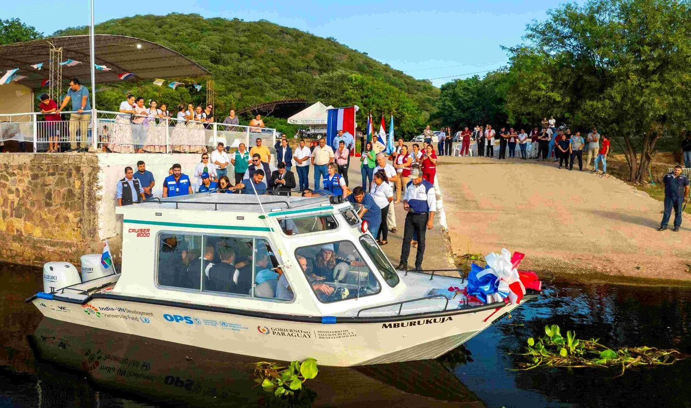 lancha médicamente equipada que fue entregada oficialmente en el puerto de Fuerte Olimpo