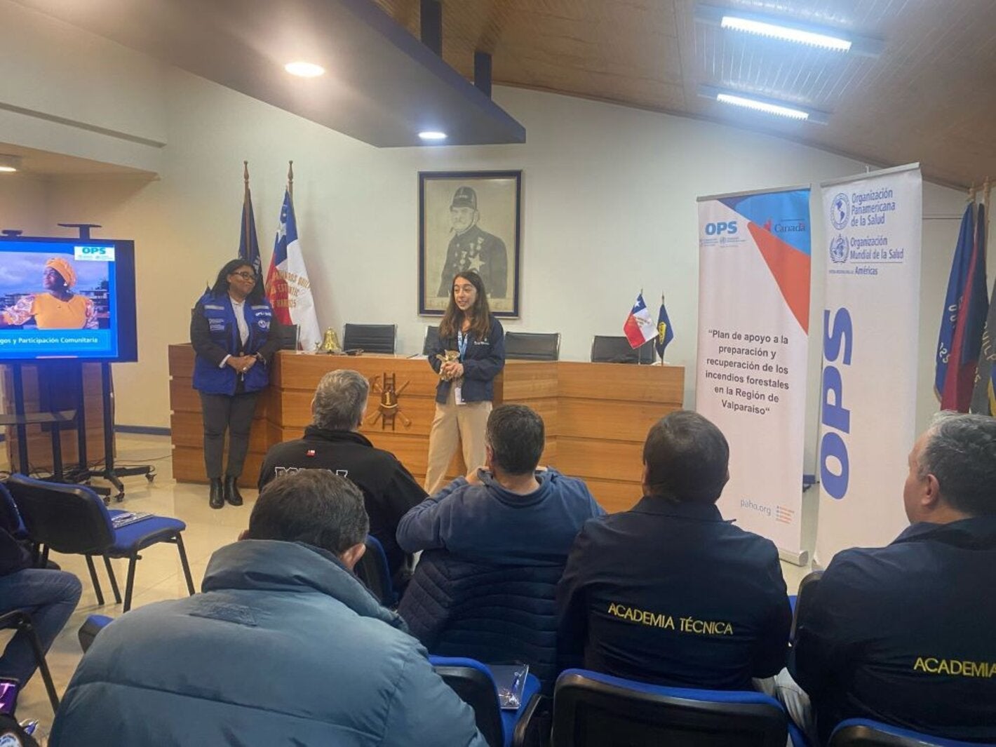 •	El taller reunió a 100 asistentes de entidades gubernamentales, fuerzas armadas, bomberos, equipos sanitarios y comunicadores.