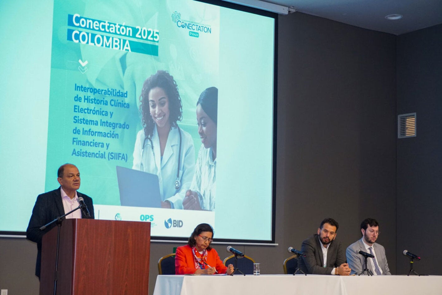 Mesa principal dando apertura a la Historia clinica electronica