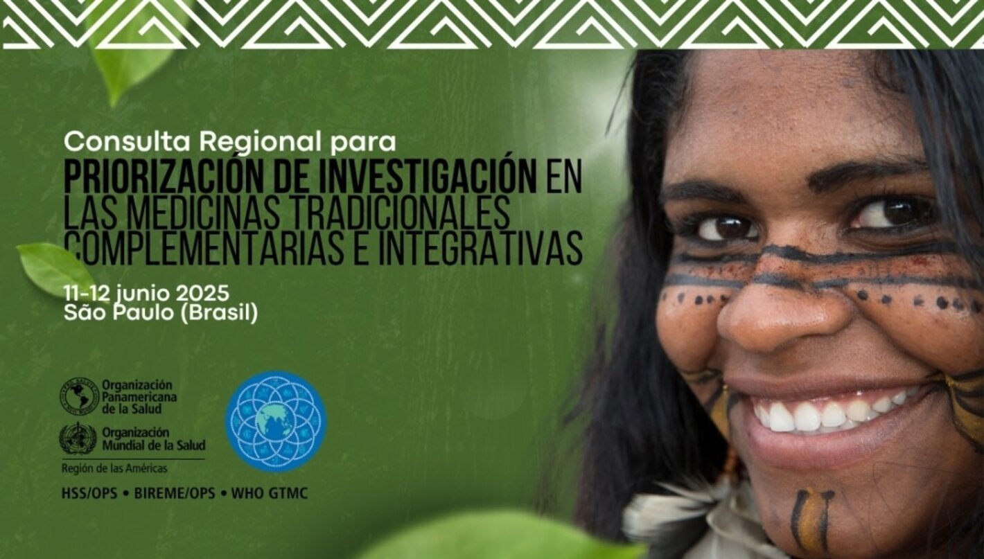 Banner verde con patrones geométricos blancos, logos institucionales (OPS/OMS), texto informativo sobre la Consulta Regional para la Priorización de Investigación en Medicinas Tradicionales, Complementarias e Integrativas, y una mujer sonriente sosteniendo a su bebé. São Paulo, Brasil, 11-12 junio 2025.