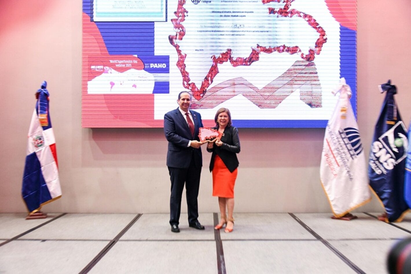 Ministro de Salud recibe premio internacional otorgado a RD por la ejecución de la estrategia HEARTS