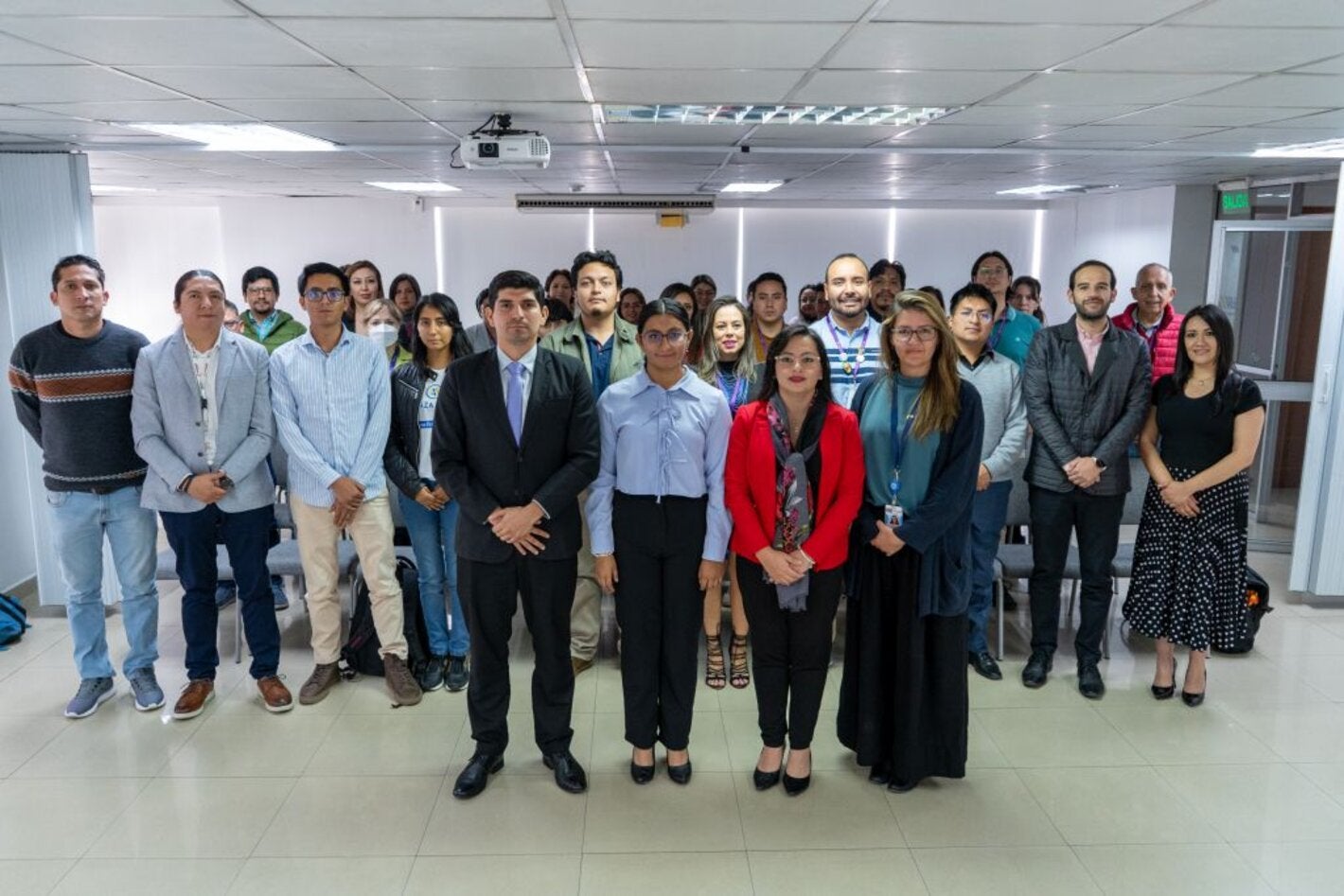 Equipos técnico del Ministerio de Salud Pública y la Organización Panamericana / Organización Mundial de la Salud (OPS/OMS) durante la presentación de la XIV Ronda de Advertencias Sanitarias para Envases y Empaques de Productos de Tabaco