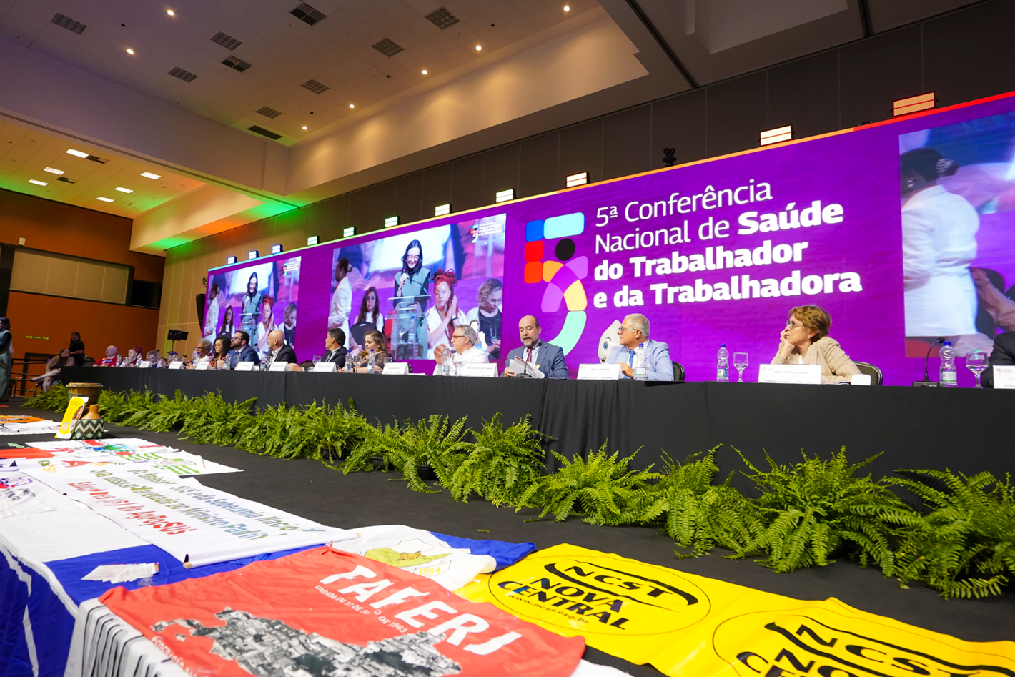 Mesa de abertura da 5ª Conferência Nacional de Saúde do Trabalhador e da Trabalhadora