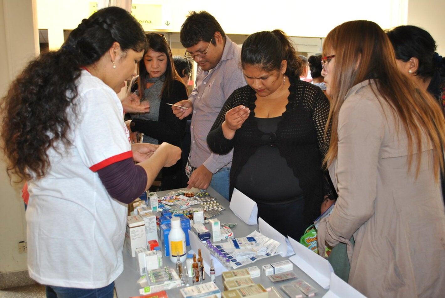 se exhiben medicinas de procedencia dudosa