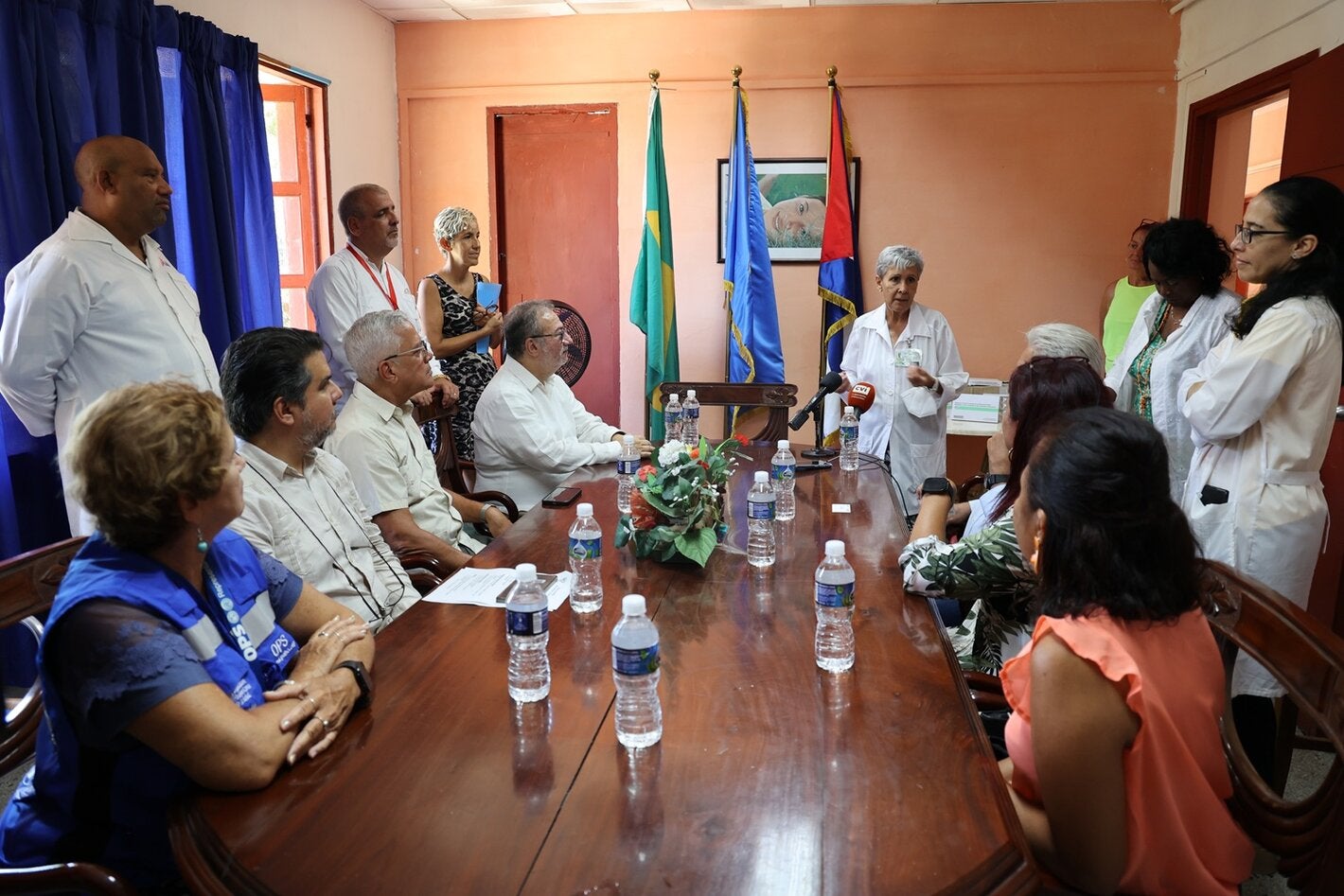 Acto de entrega de medicamentos