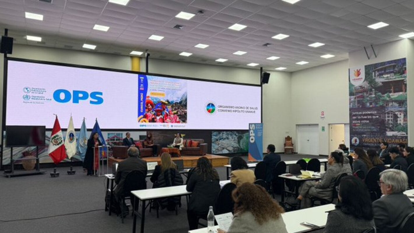 En el corazón del Valle Sagrado, donde la sabiduría ancestral se entrelaza con el compromiso moderno por la salud, florece una alianza que trasciende fronteras