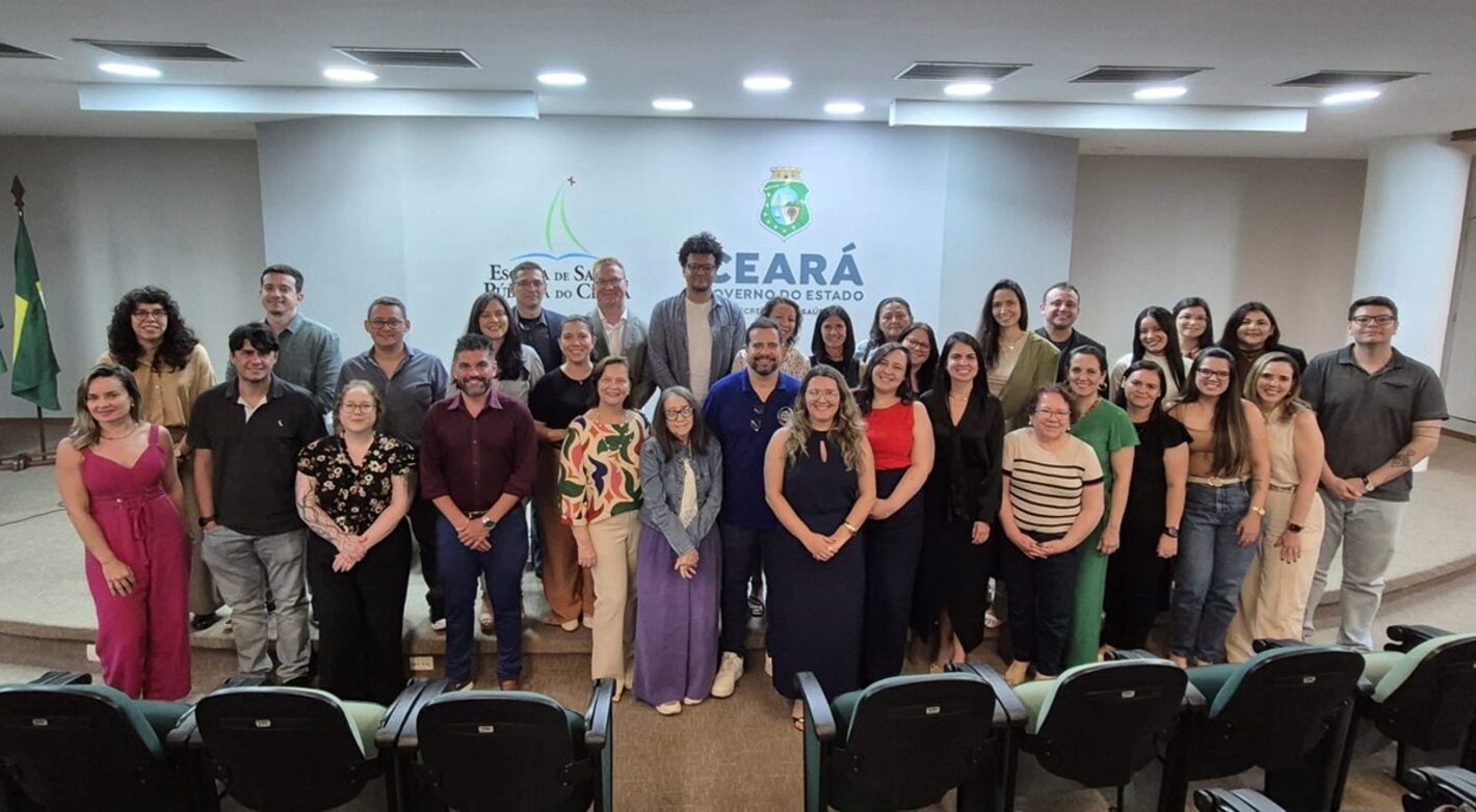 Participantes da Oficina para Troca de Experiências e Aprimoramento da Vigilância Laboratorial posam para foto