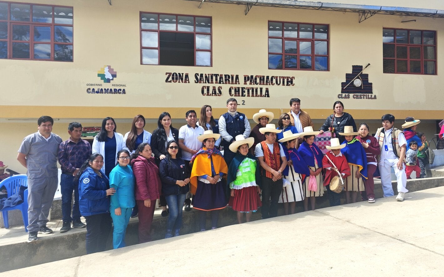 Personal de salud y miembros de la comunidad de Chetilla, Cajamarca