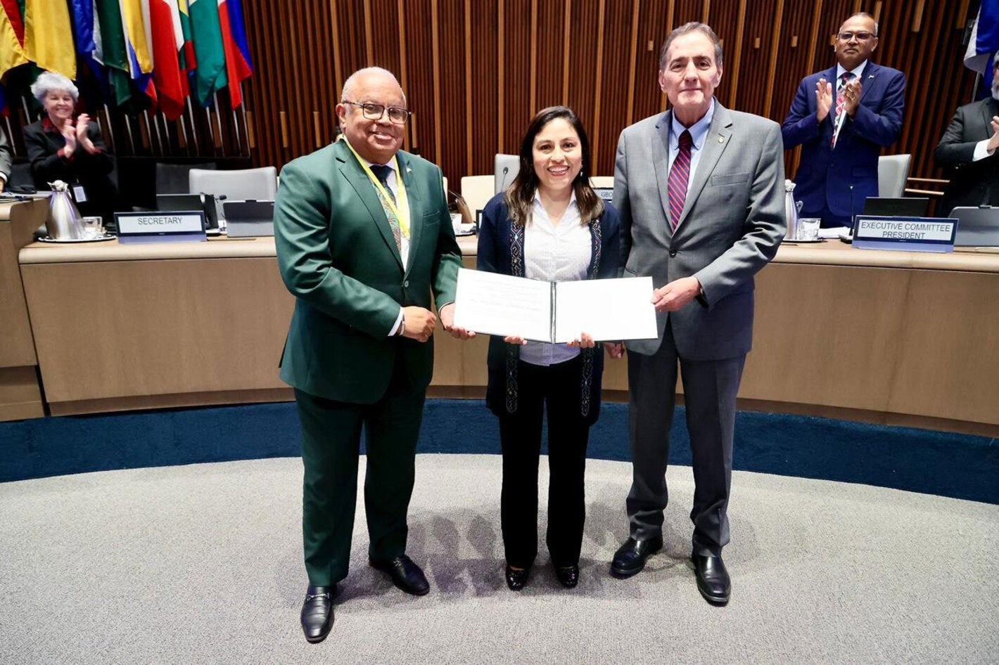La OPS reconoció a la doctora July Esther Caballero Peralta, de Perú, con el Premio OPS a la Gestión y Liderazgo en los Servicios de Salud 2025. 