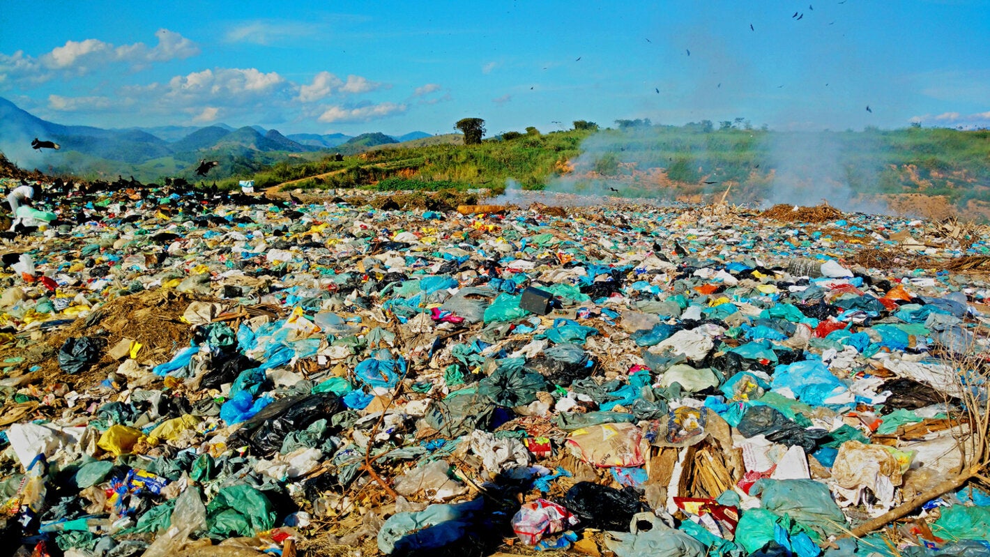 Vertedero al aire libre en Brasil
