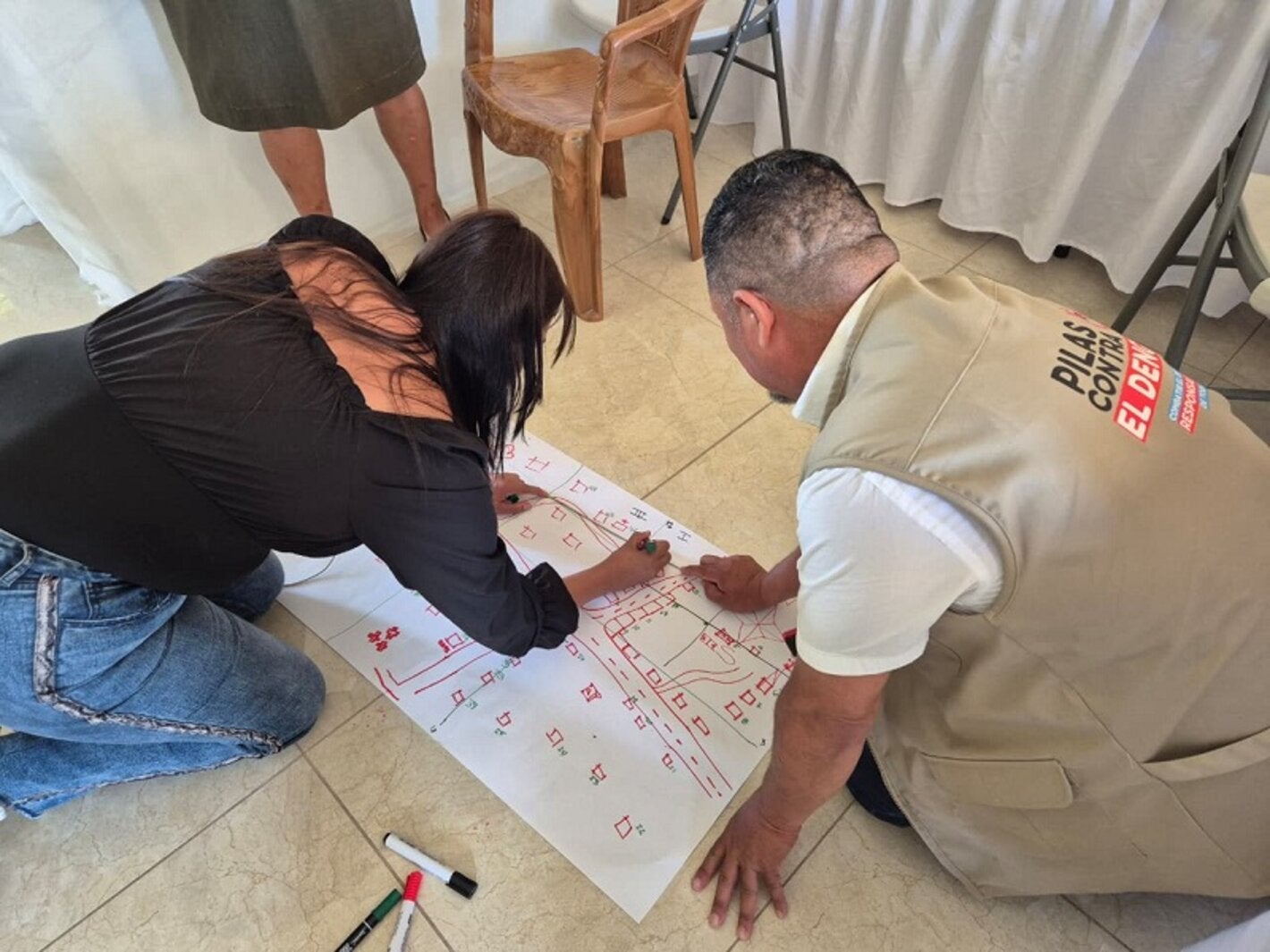 equipo local trabajando