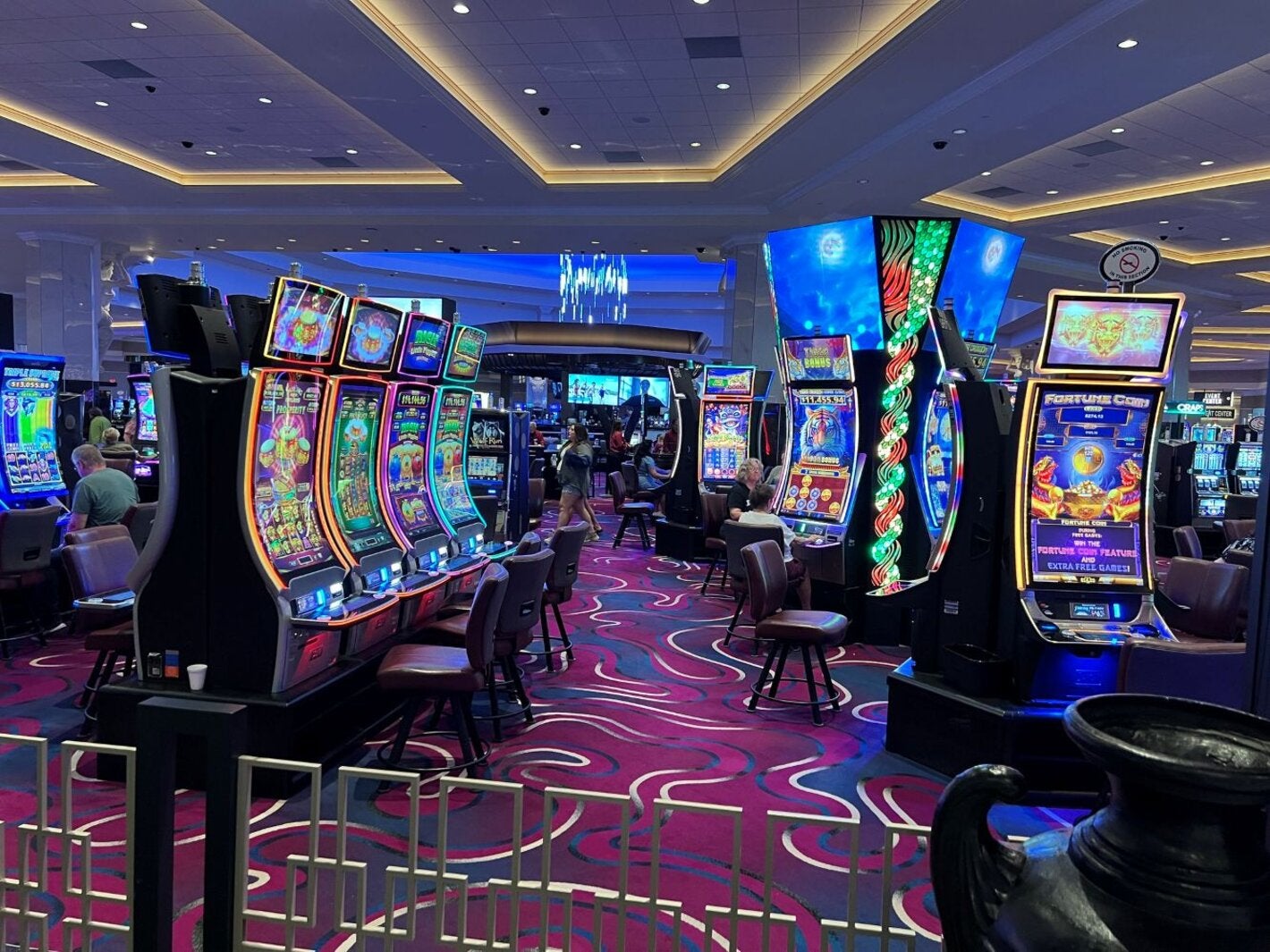 Salón de juegos y tragamonedas