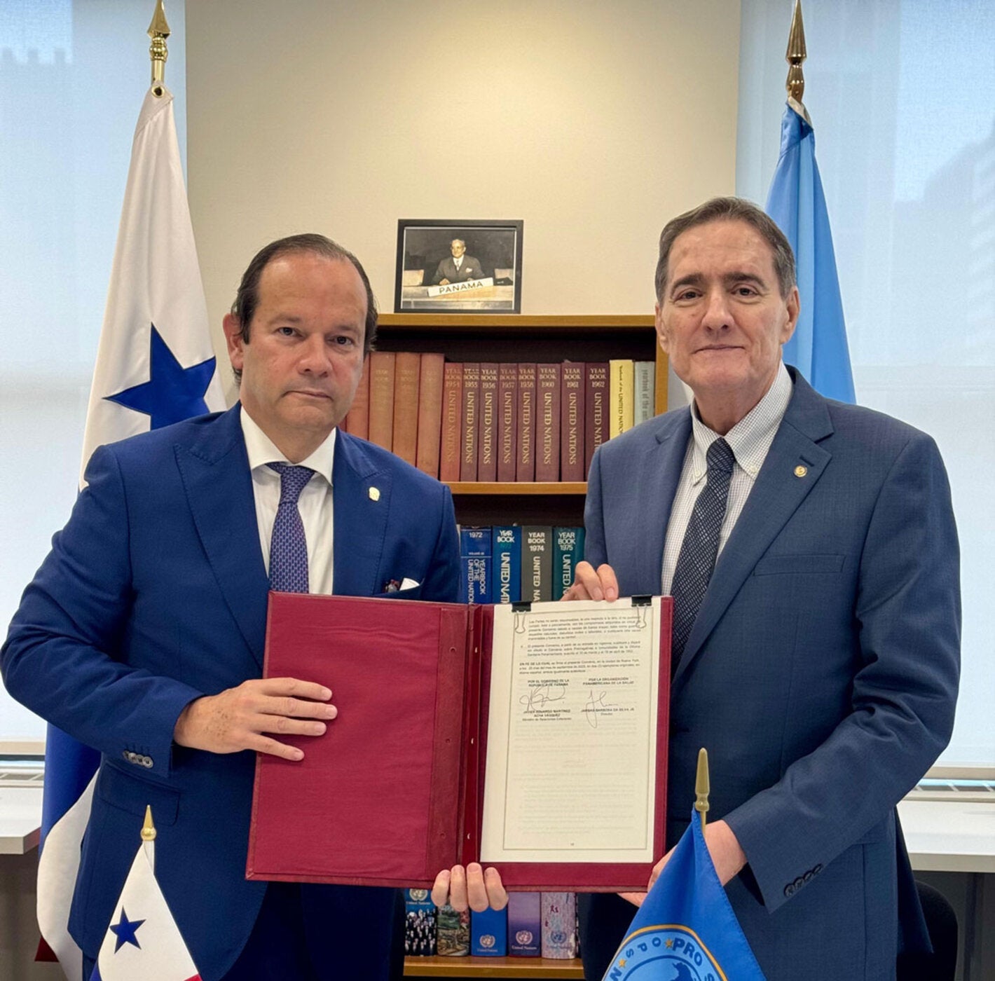 Director de la OPS, doctor Jarbas Barbosa, y el Ministro de Relaciones Exteriores de Panamá, Javier Martínez-Acha Vásquez, firmaron hoy en Nueva York una actualización del Convenio Básico entre ambas partes.