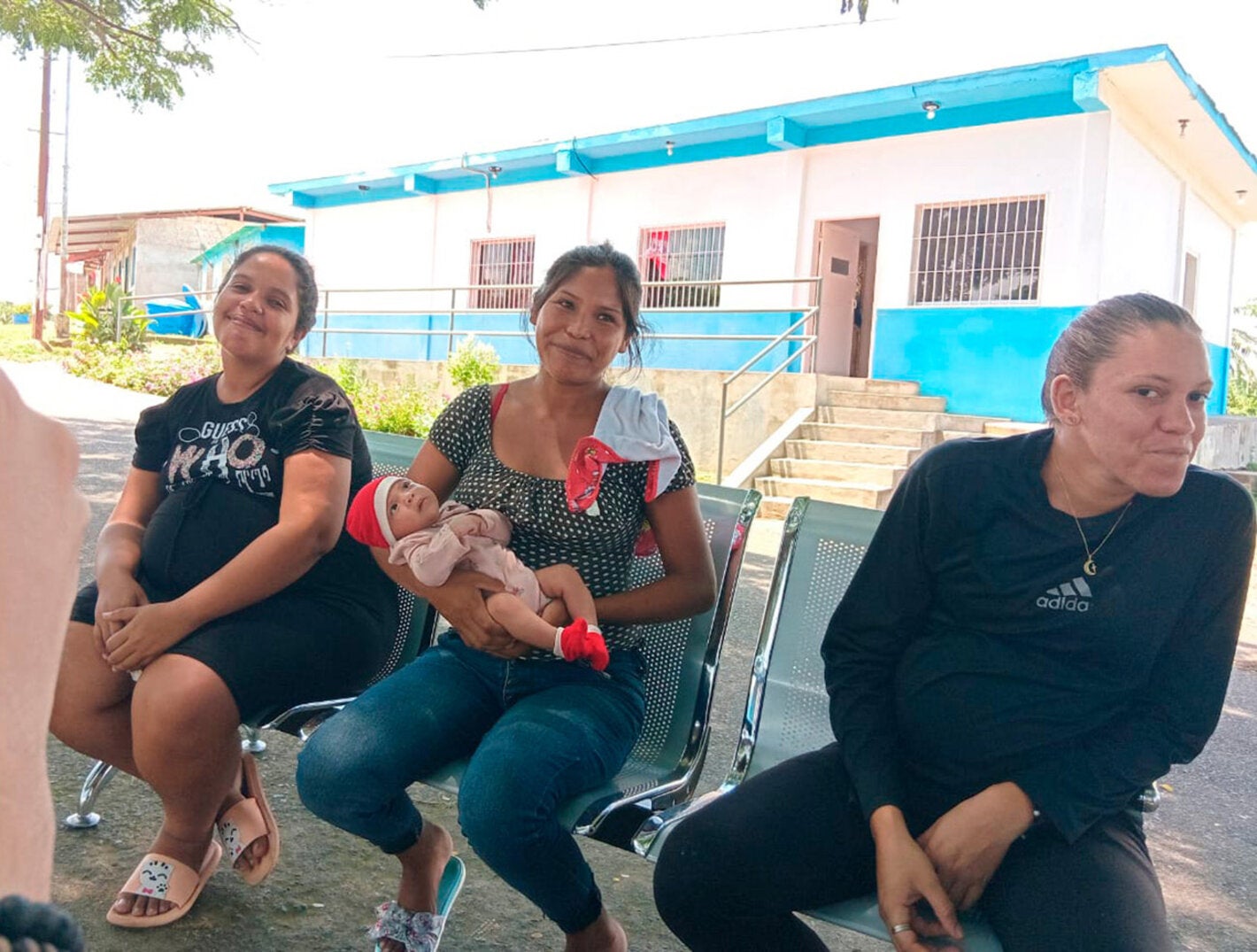 Todas las comunidades cercanas se atienden en el consultorio popular de Piacoa (al fondo)