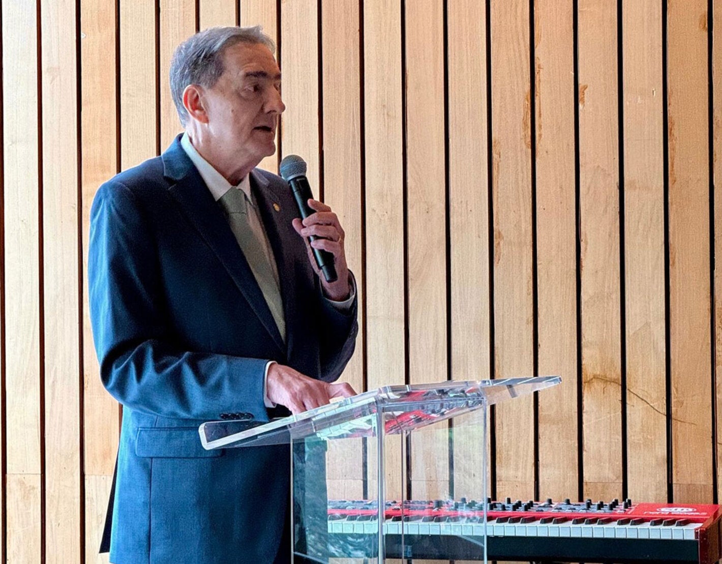 Dr. Jarbas Barbosa speaking at the event: “Partnering for Impact: Leveraging Cross-Sector Partnerships for Suicide Prevention in the Americas,” co-hosted by the WHO Foundation and Boehringer Ingelheim.