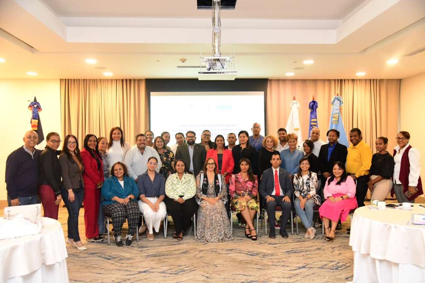 Ministerio de Salud y OPS capacitan a periodistas sobre patógenos respiratorios, vacunas y comunicación de riesgo