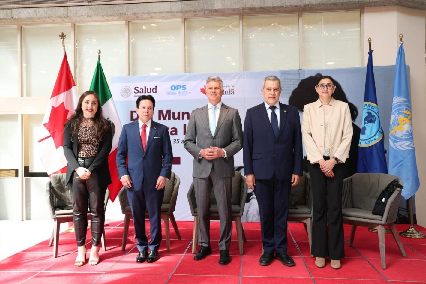 Personas titulares de instituciones posando para la foto en el marco del Día Mundial Contra la Polio