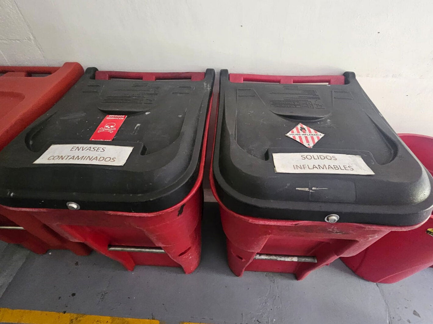 Contaminaded containers