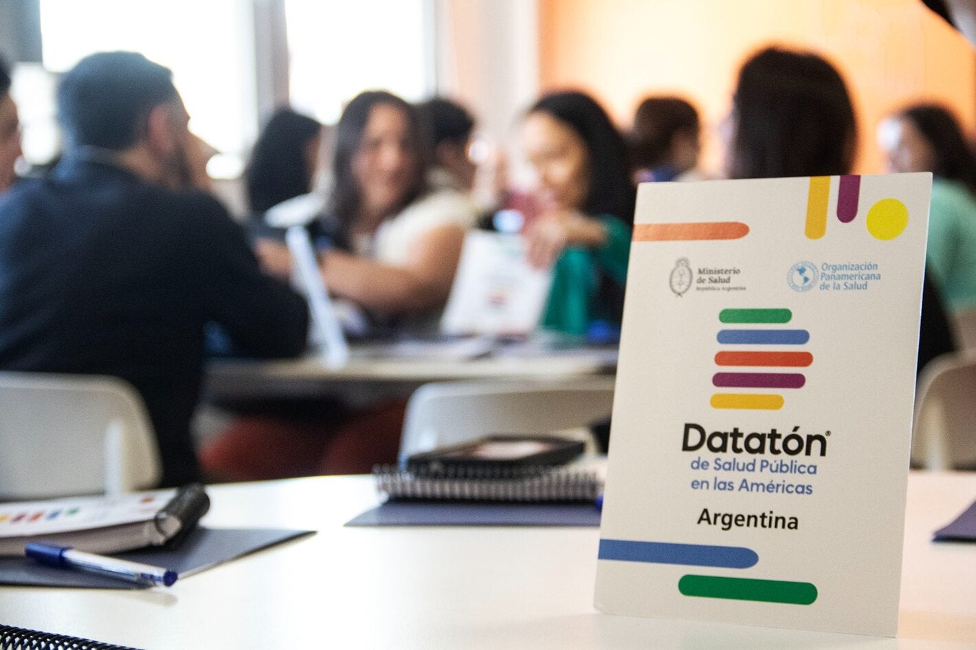 cartel que identifica al Datatón de Salud Pública en las Américas en Argentina 2025