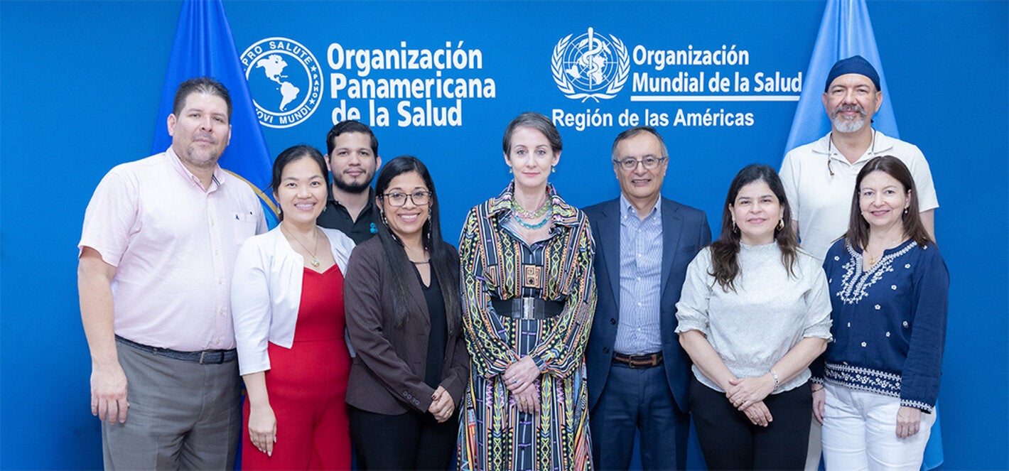 Fotografía grupal del equipo técnico de la OPS Panamá y los representantes de los bancos de sangre del país.