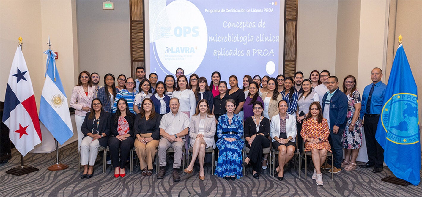 Fotografía grupal de participantes en la certificación de líderes PROA