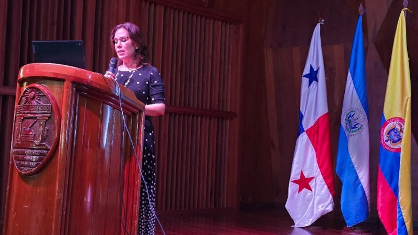 Amalia Ayala participa en Congreso de Ciencias Forenses