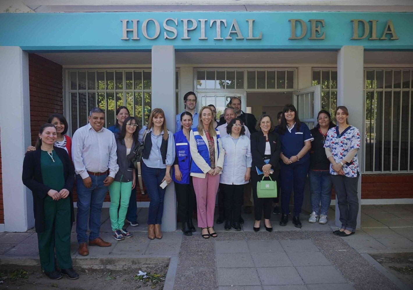 Foto del equipo en el hospital