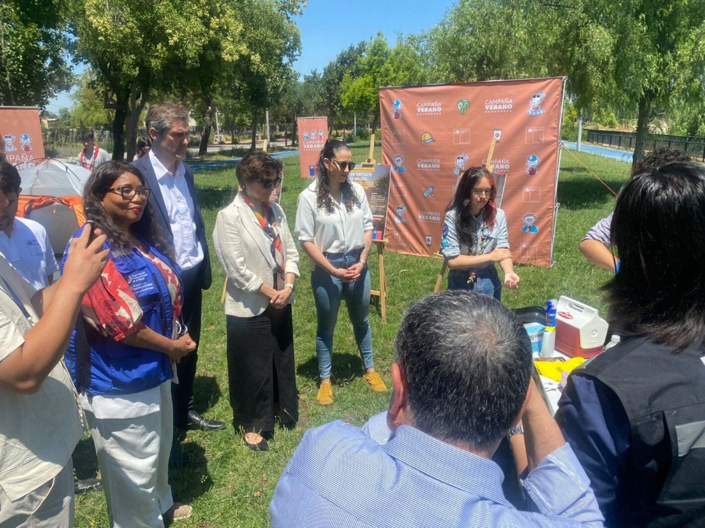 •	Campaña de prevención para la temporada de verano, con un fuerte énfasis en los riesgos asociados al contagio de los virus Hanta y Dengue, la llegada de la fragata portuguesa a las costas chilenas y las olas de calor.