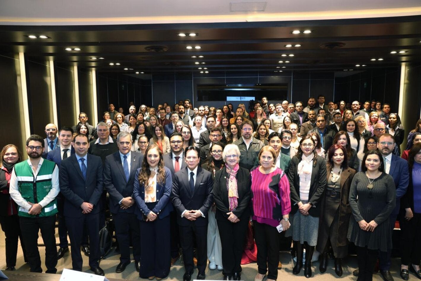 Foto grupal del Taller Binacional de Comunicación de Riesgos ante Amenazas Emergentes personas participantes del 