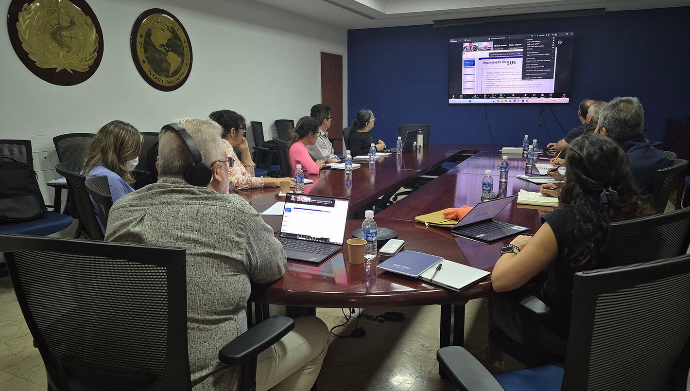 Desde la sede de OPS se siguió la exposición del Centro Coordinador de Rio de Janeiro