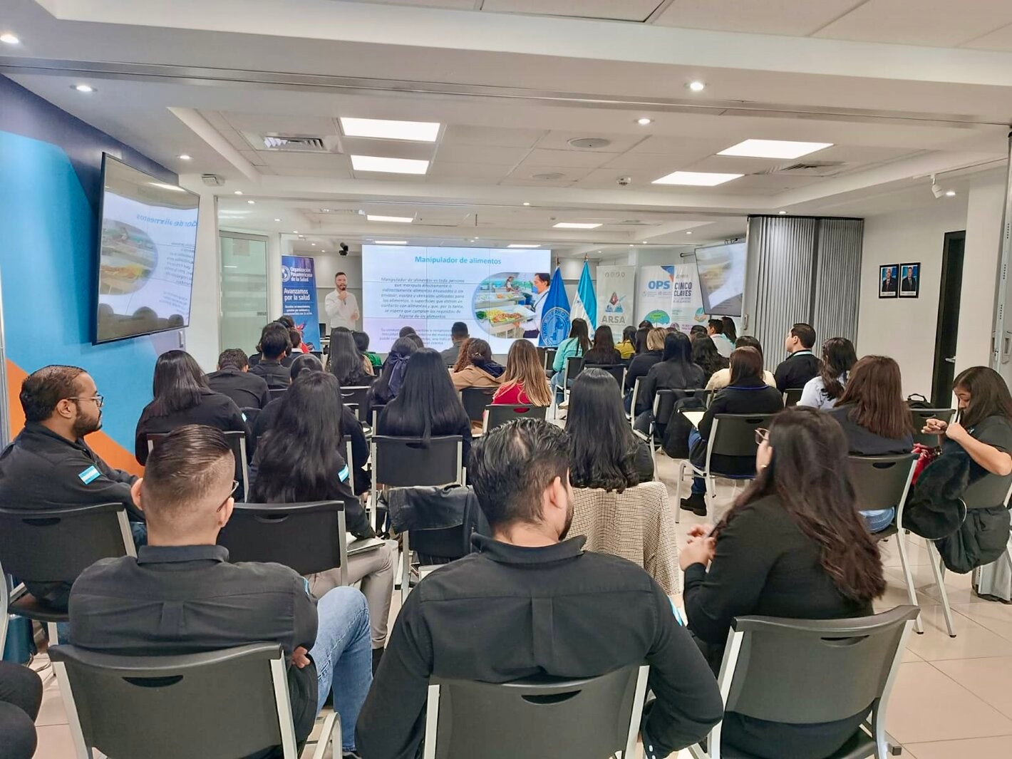 Personal de ARSA participando en el taller de Inocuidad de los Alimentos impartido por PANAFTOSA