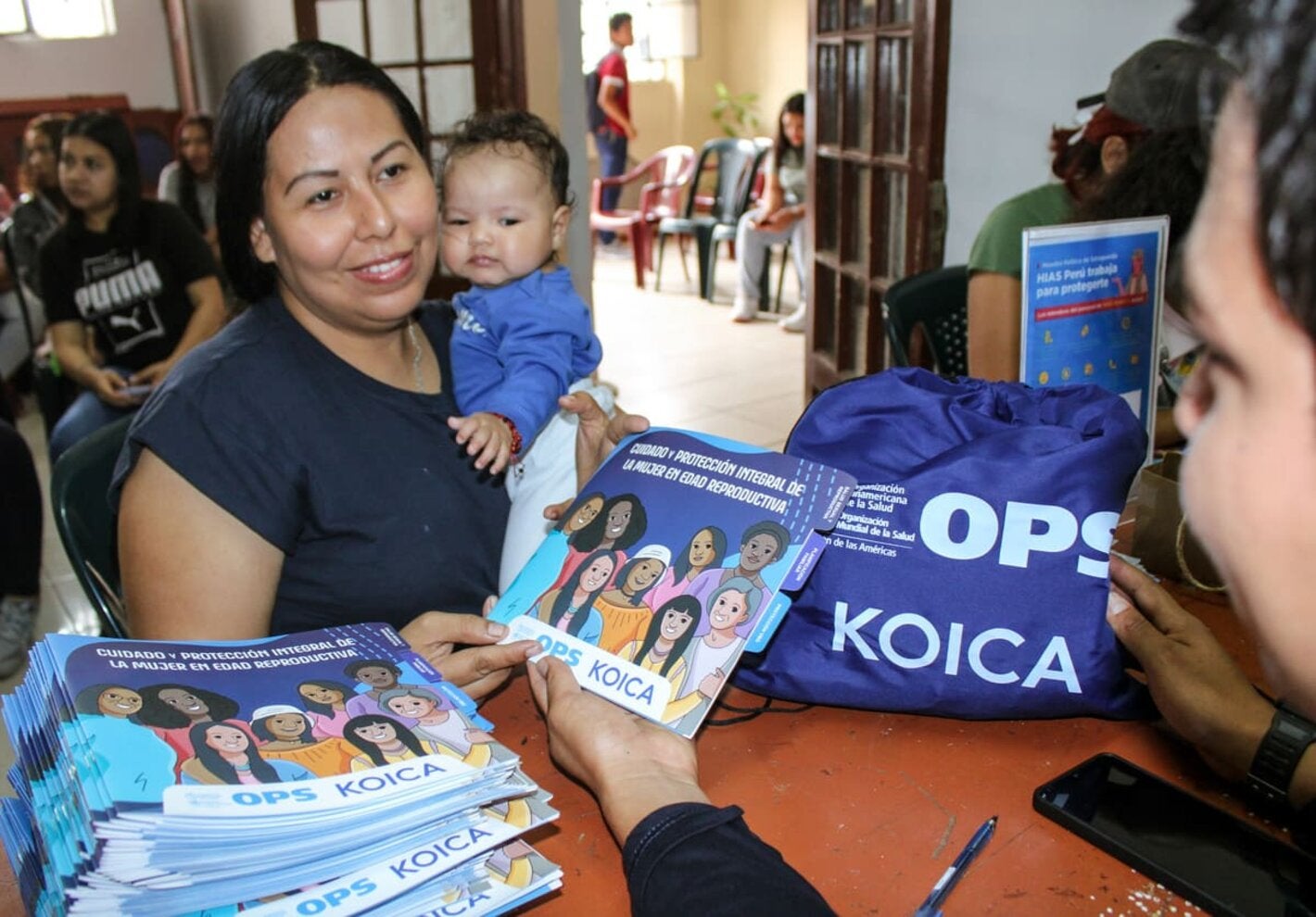 entrega de kits a población migrante y refugiada