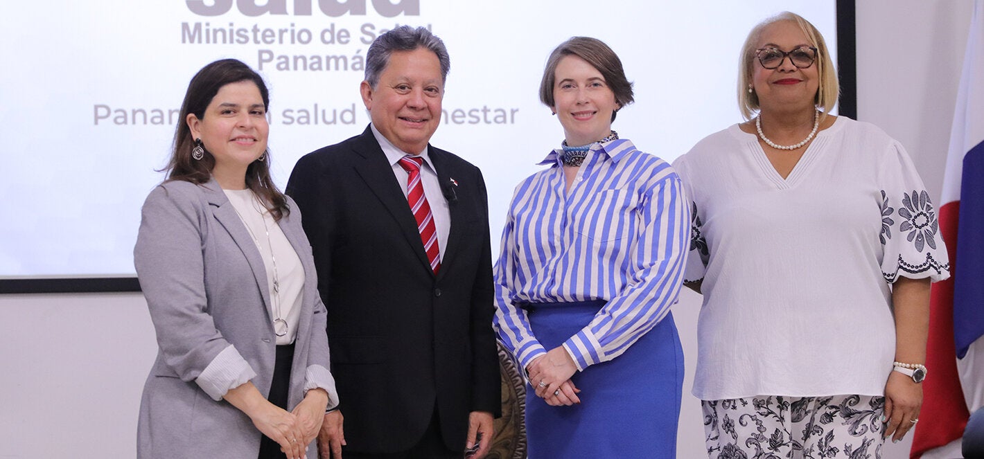 Fotografía de autoridades en Taller para el fortalecimiento de capacidades en comunicación de riesgos y participación comunitaria para enfermedades inmunoprevenibles.