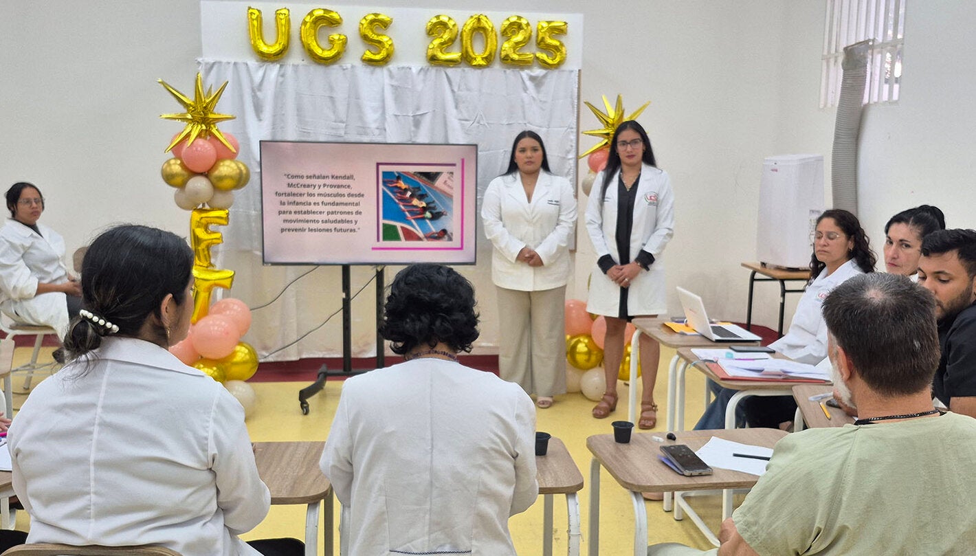 La universidad cuenta hoy con más de 40 mil estudiantes en todo el país y más de 7 mil profesores