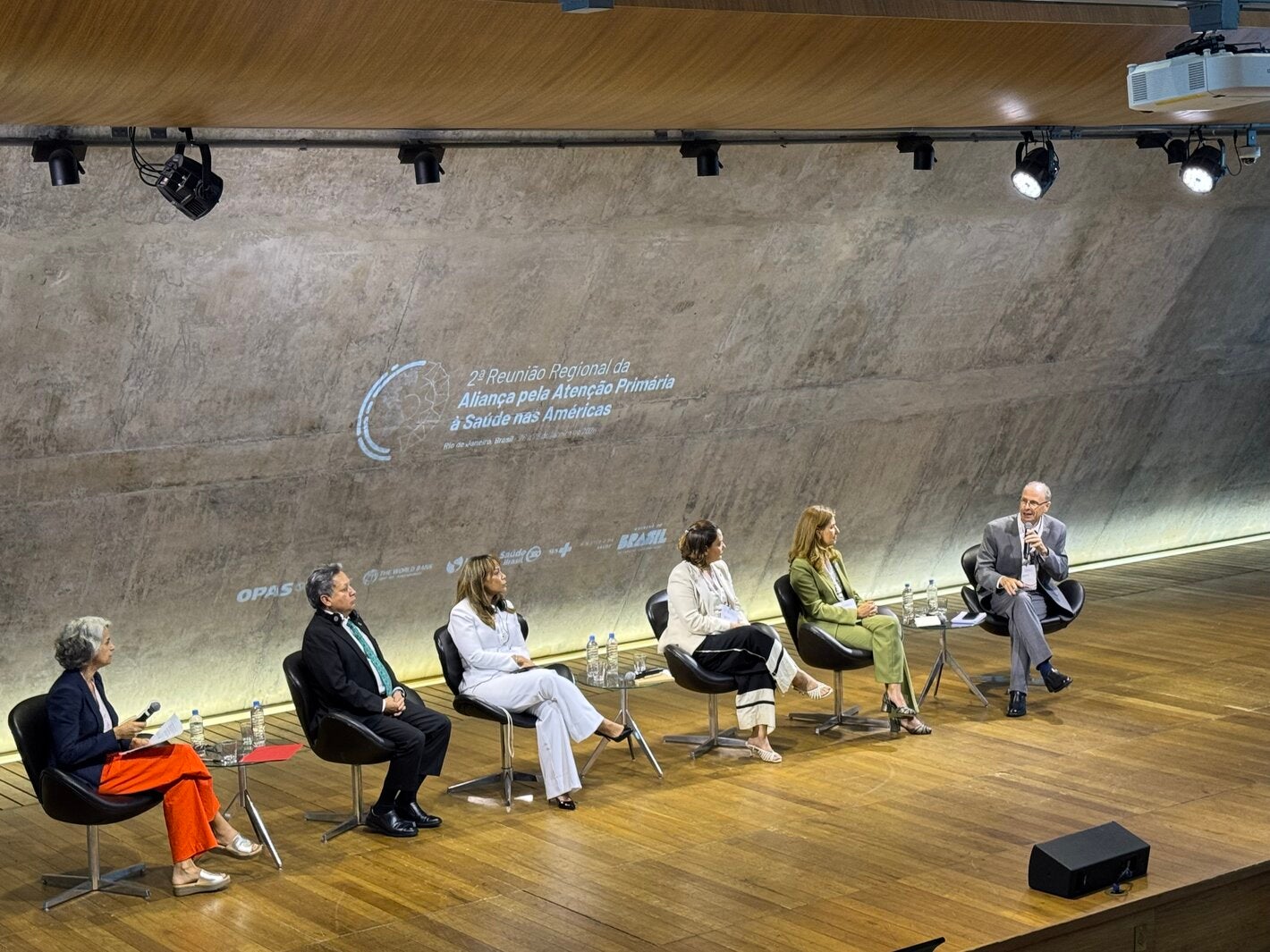 Virtual education as an opportunity to strengthen the digital transformation of health systems