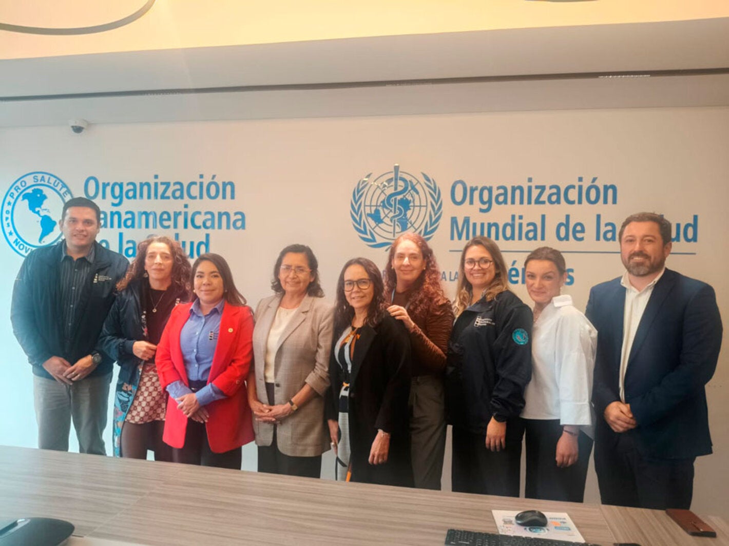 Personal De OPS e INS en reunion estrategica