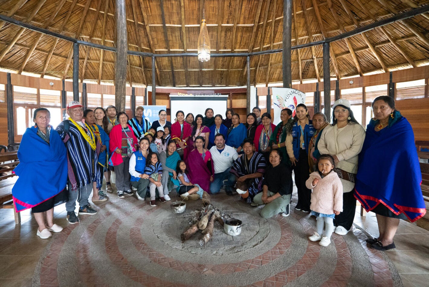 Grupo de personas despues del taller de VPH